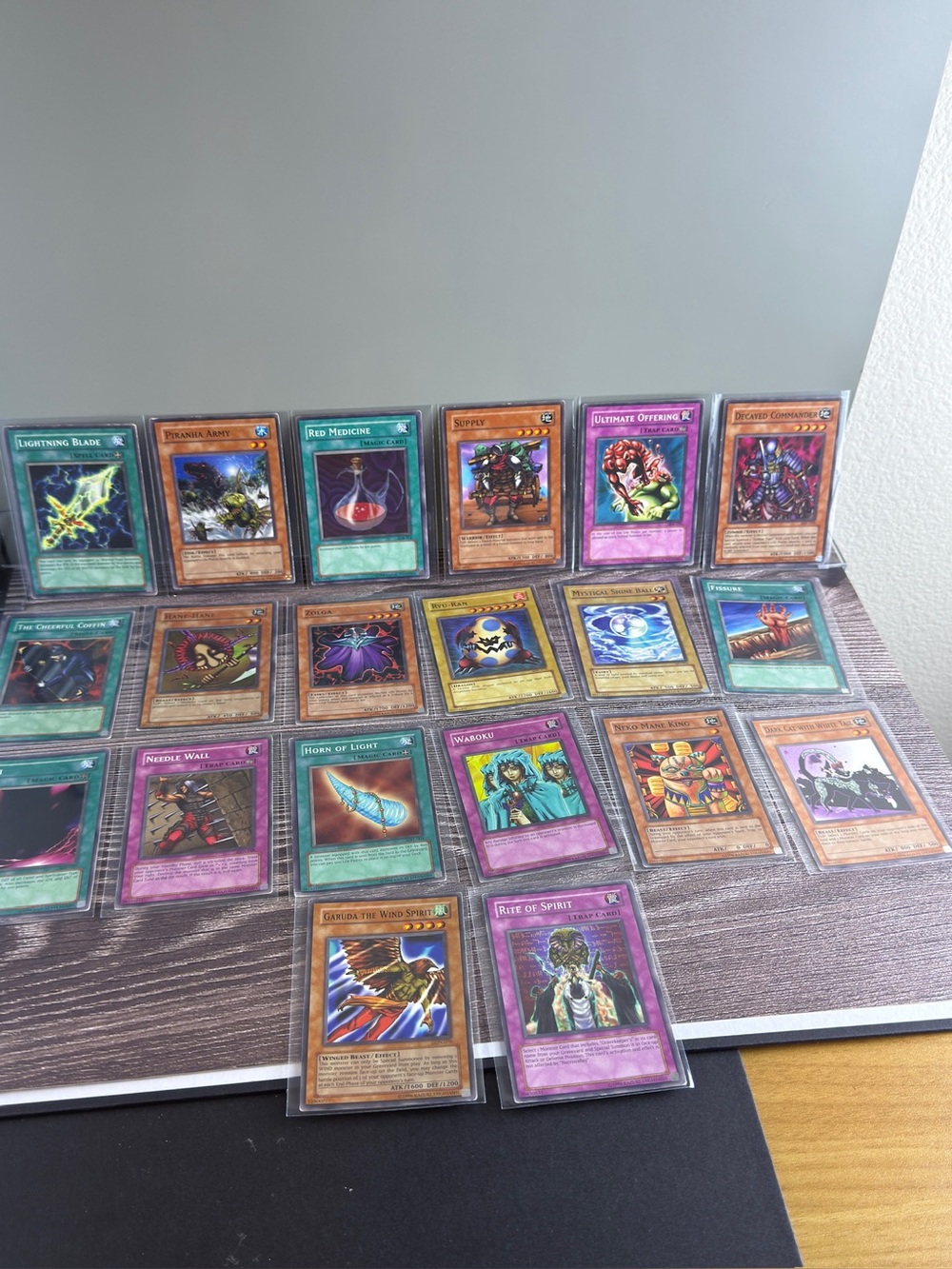 Yu-Gi-Oh! Lot of 20 Vintage Cards • Monsters/Spells/Traps Mix